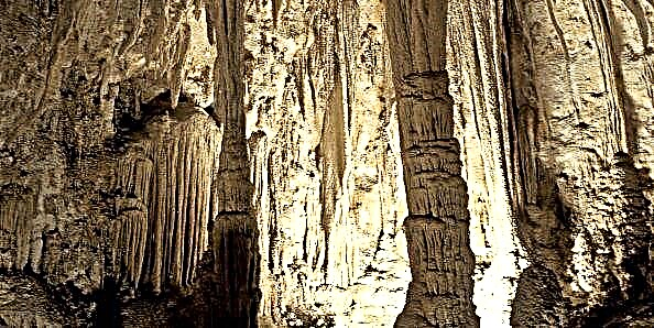 ການບໍລິການສວນສາທາລະນະແຫ່ງຊາດສະເຫນີການທ່ອງທ່ຽວແບບເສີຍໆຂອງ Carlsbad Caverns