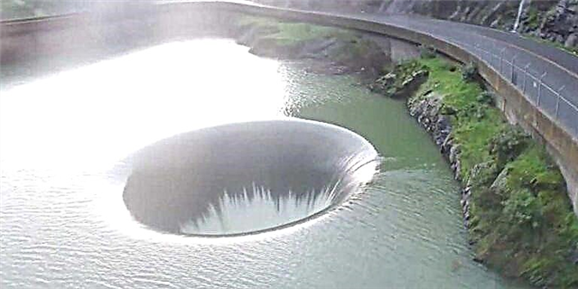 Ang Lake Berryessa ng California ay Nakakaranas ng isang Mesmerizing Water Spectacle