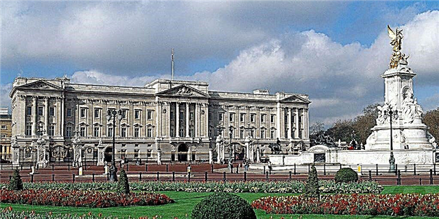 O interior do palacio de Buckingham é aínda máis incrible que o seu exterior