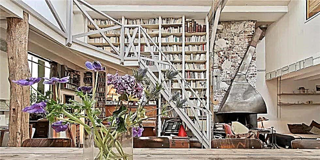 Этот деревенский парижский лофт имеет самую эпическую библиотеку