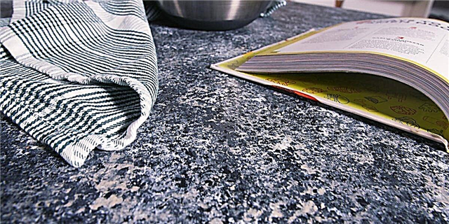 ພວກເຮົາໄດ້ທົດລອງໃຊ້ DIY ດ້ວຍການຂຽນ Granite Countertop - ນີ້ແມ່ນວິທີທີ່ມັນຫັນອອກ!