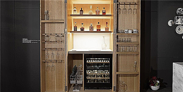 این کابینت نوشیدنی براق دارای یخچال شراب داخلی است