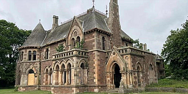 The Gothic Mansion ທີ່ປະເທດ Scotland ແມ່ນຂຶ້ນ ສຳ ລັບການປະມູນແລະການປະມູນເລີ່ມຕົ້ນທີ່ $ 1