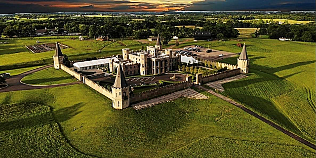 Dvorac Kentucky kompletan je sa 13 hotelskih soba, spa, restoranom i farmom