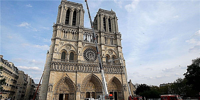 Ang muling pagtatayo ng Notre Dame Na Naitaas ng $ 1 Bilyon