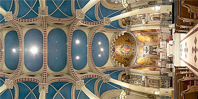 Эти панорамы церковных потолков поистине потрясающие