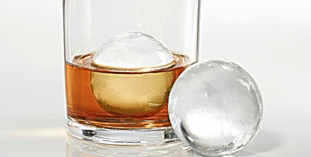 Ginagawa ng LG Freezer na ito ang Pinaka Perpektong Ice Spheres na Nakita Mo