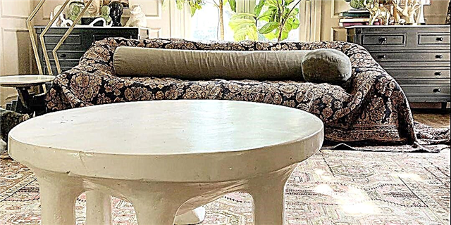 Эта современная версия дивана с пластиковым покрытием на самом деле крутая
