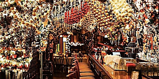 Этот нью-йоркский бар тратит $ 60 000 каждый год на рождественские украшения