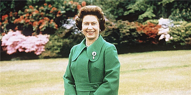 Хатан хаан Елизаветагийн цэцэрлэгт ийм гайхалтай Corgi баримал хэрэгтэй байна