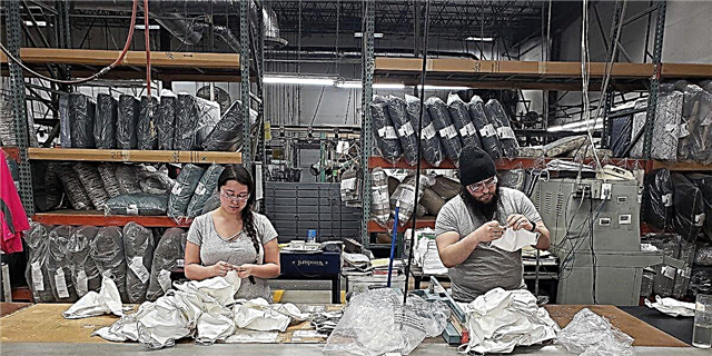 Жан Лю превращает мебельную фабрику своей семьи в производителя масок и начинает тенденцию