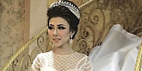 Овој фустан на невестата на Индонезија е уште зачудувачки отколку од Пепелашка