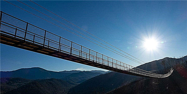 Gatlinburg SkyBridge, Ura e tretë më e gjatë e këmbësorëve në botë, është Tani e Hapur në Tenesi