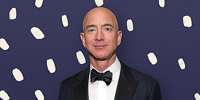 O le Amazon CEO Jeff Bezos o loʻo i ai se valea o le Real Estate Portfolio